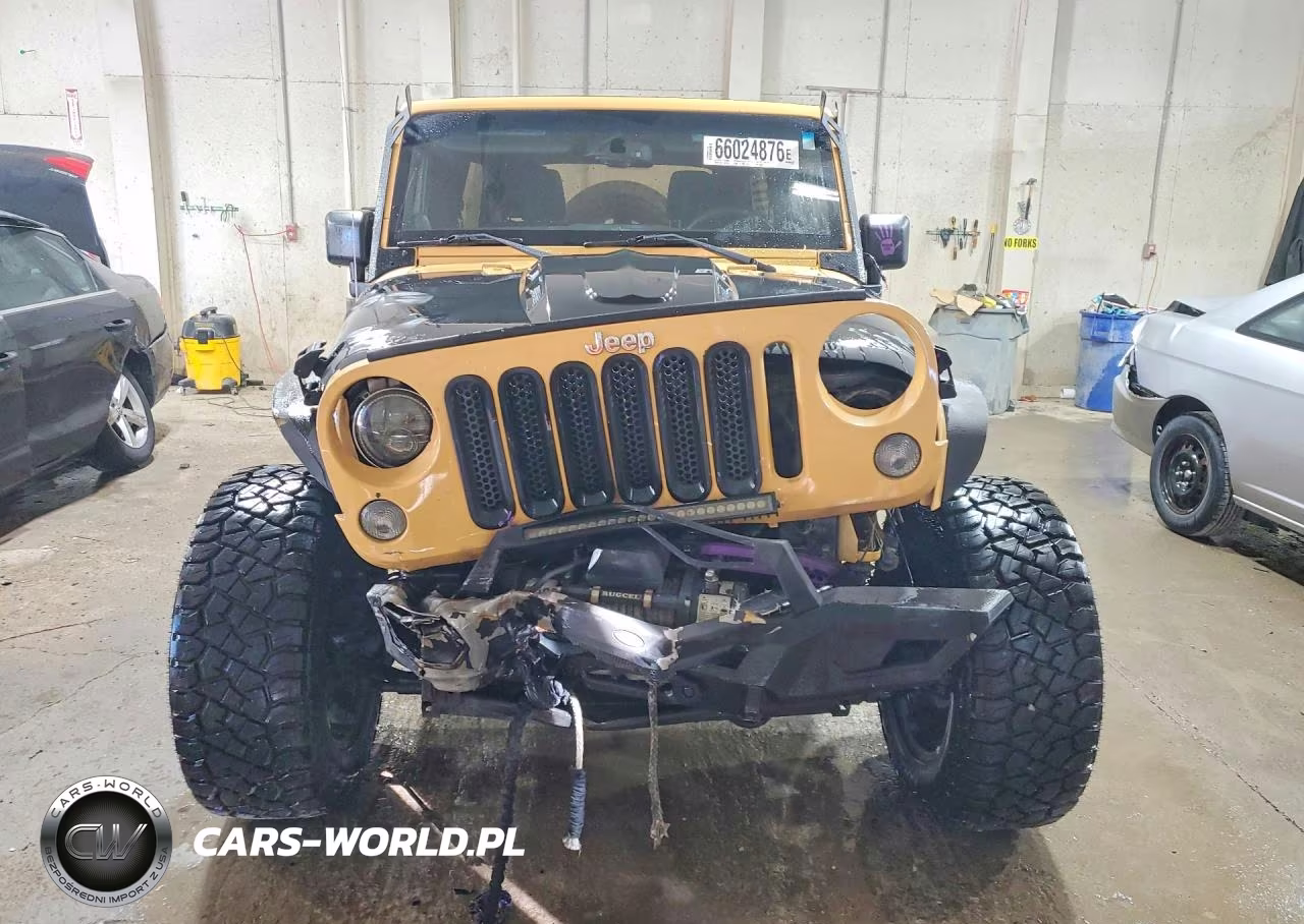 2014 Jeep Wrangler Unlimited Sahara VIN:1C4HJWEG3EL136394 - 5