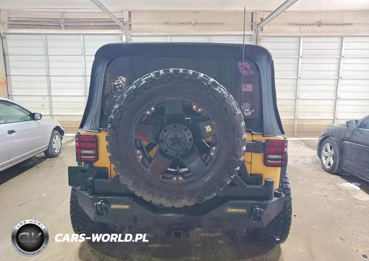 2014 Jeep Wrangler Unlimited Sahara VIN:1C4HJWEG3EL136394 - 6