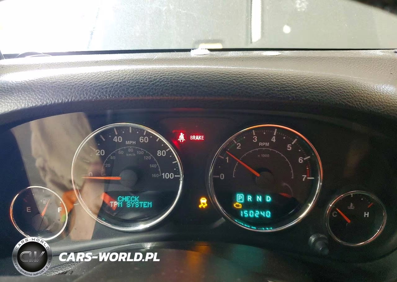 2014 Jeep Wrangler Unlimited Sahara VIN:1C4HJWEG3EL136394 - 9