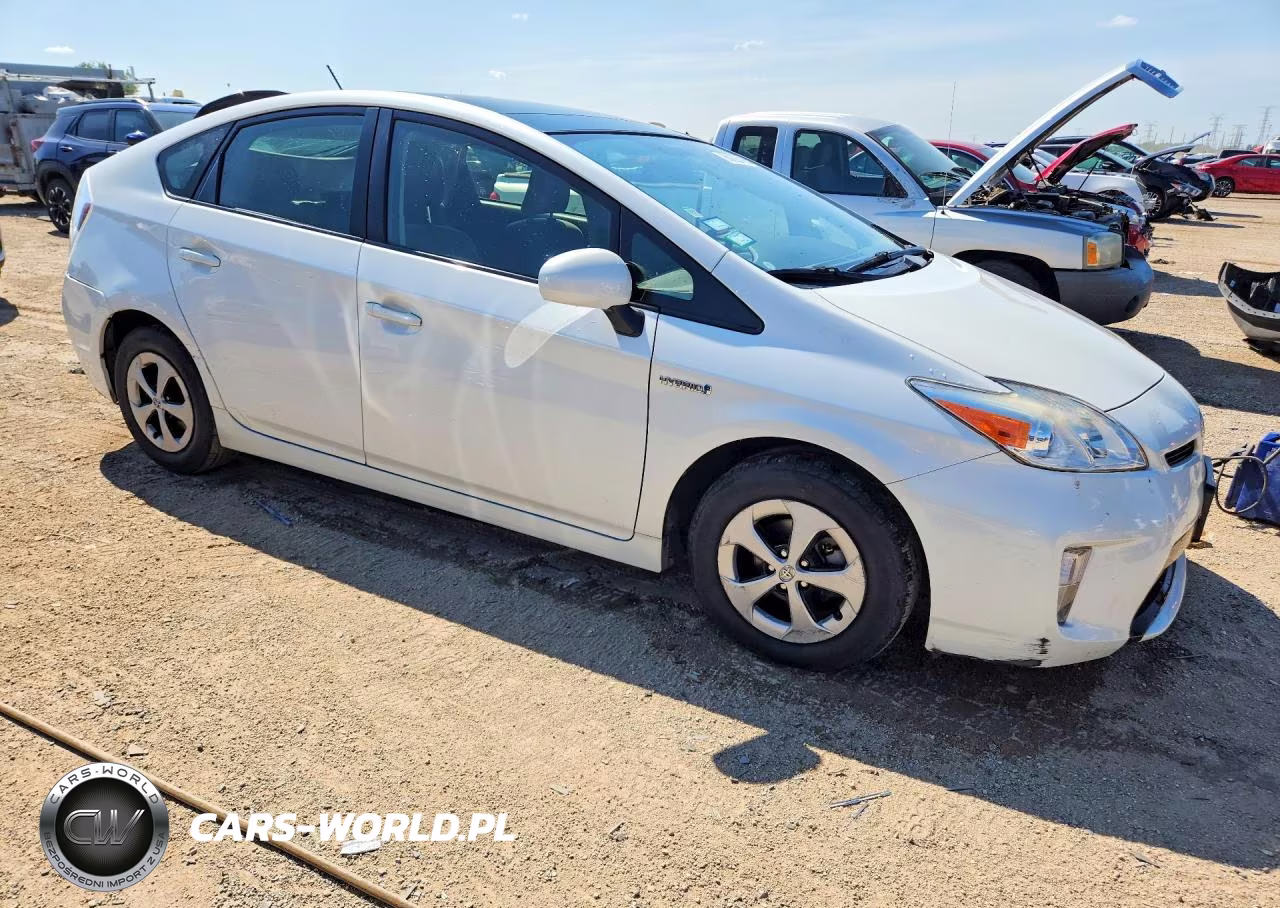2013 Toyota Prius Three VIN:JTDKN3DU2D5668528 - 4