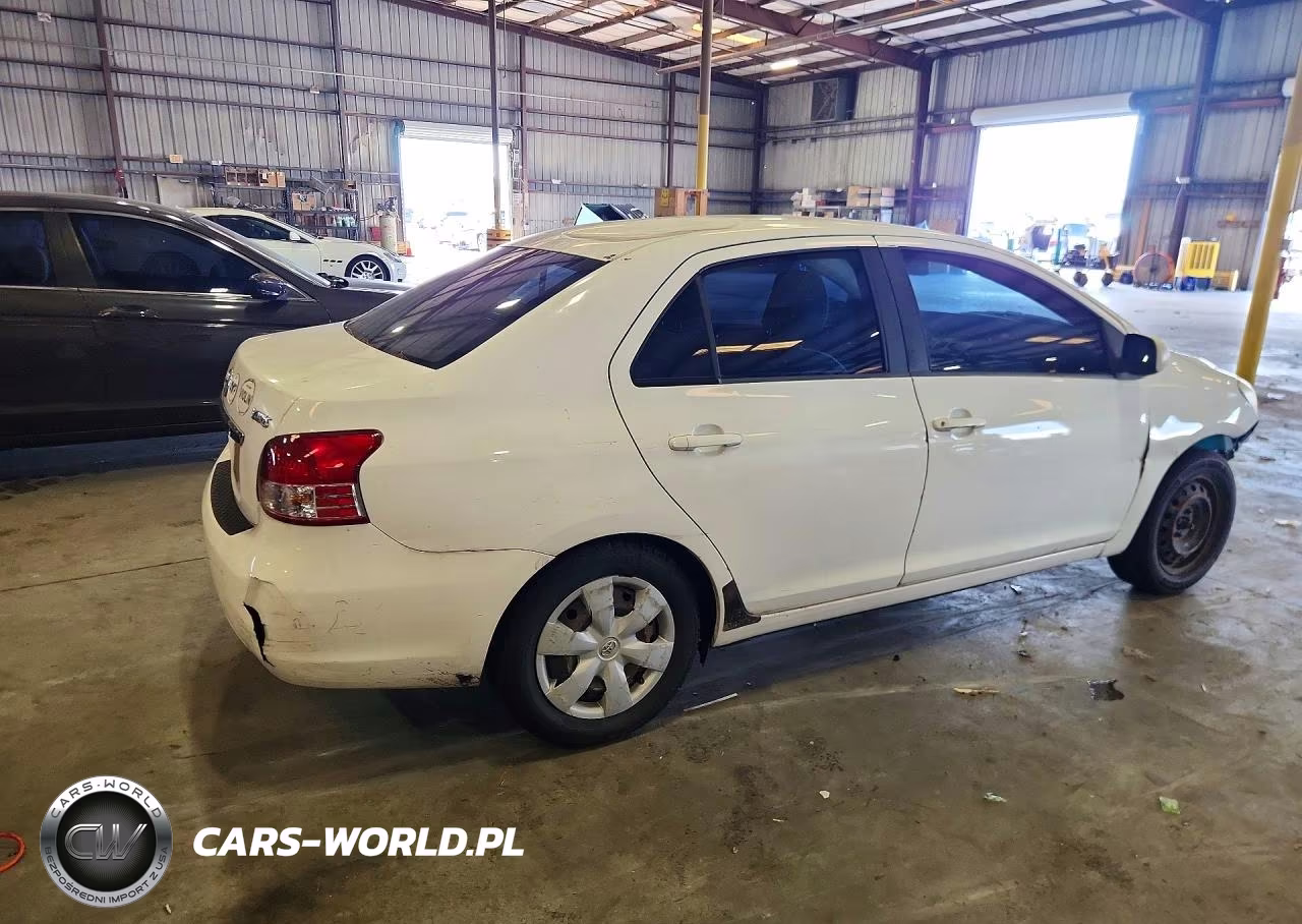 2007 Toyota Yaris Base VIN:JTDBT903X71135702 - 3