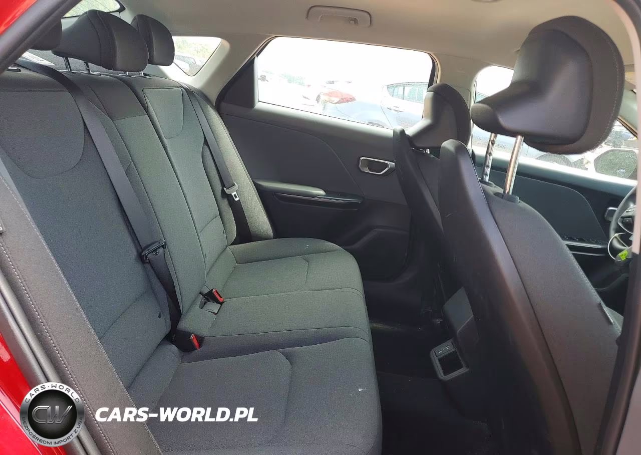 2025 Kia K4 Lxs VIN:3KPFT4DE1SE104943 - 10