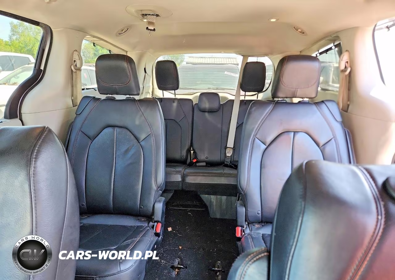 2017 Chrysler Pacifica Touring L VIN:2C4RC1BG9HR810145 - 10