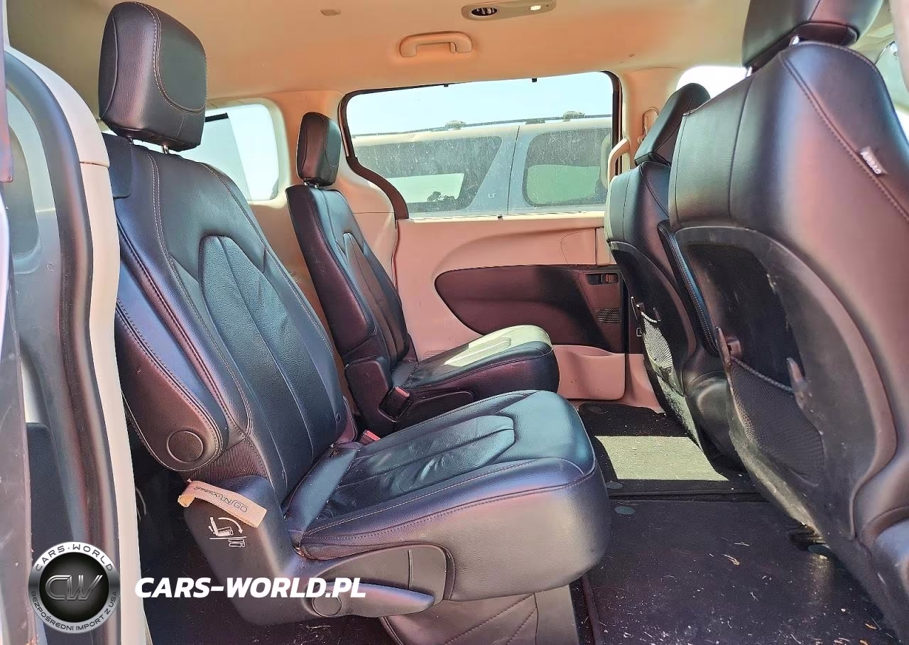 2017 Chrysler Pacifica Touring L VIN:2C4RC1BG9HR810145 - 11