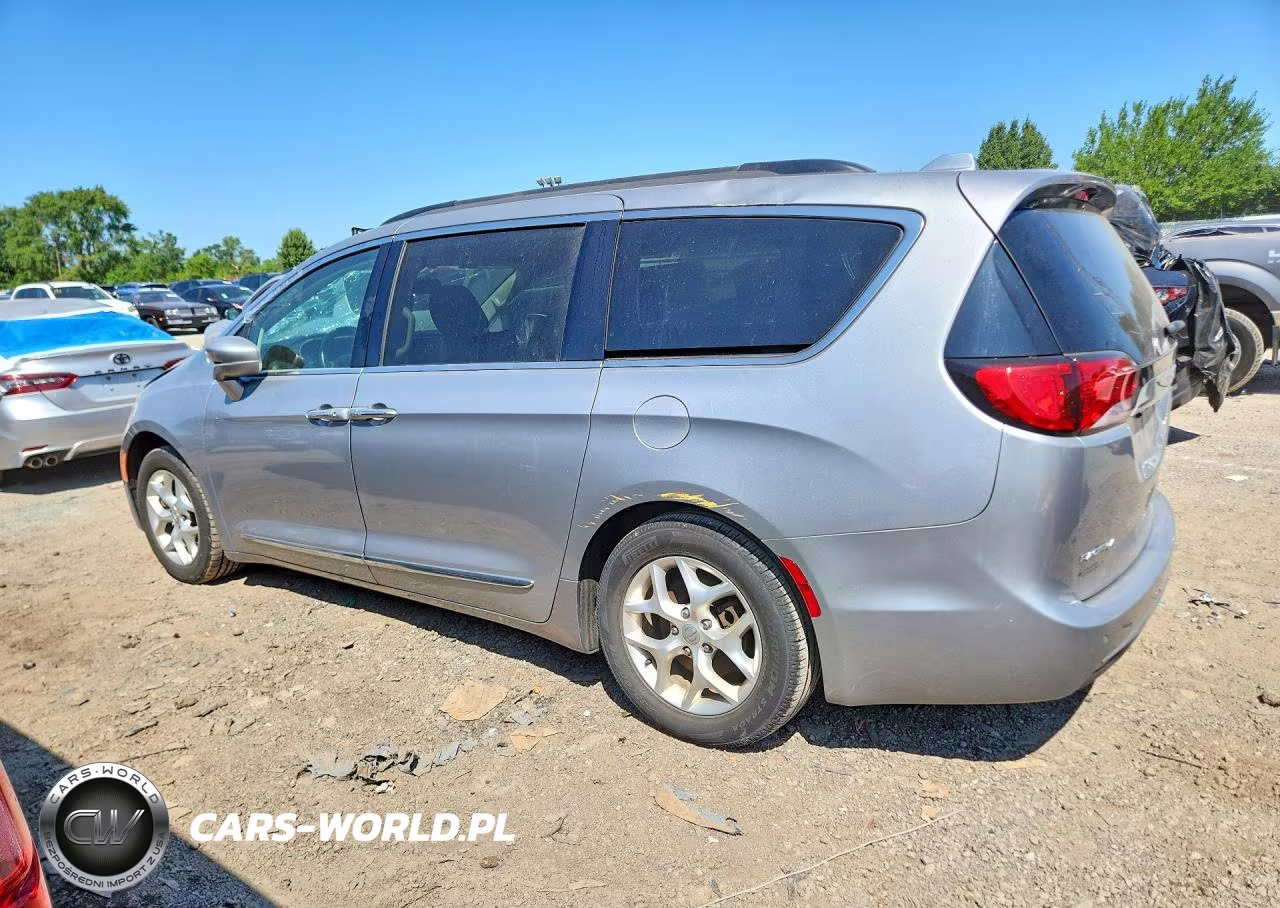 2017 Chrysler Pacifica Touring L VIN:2C4RC1BG9HR810145 - 2