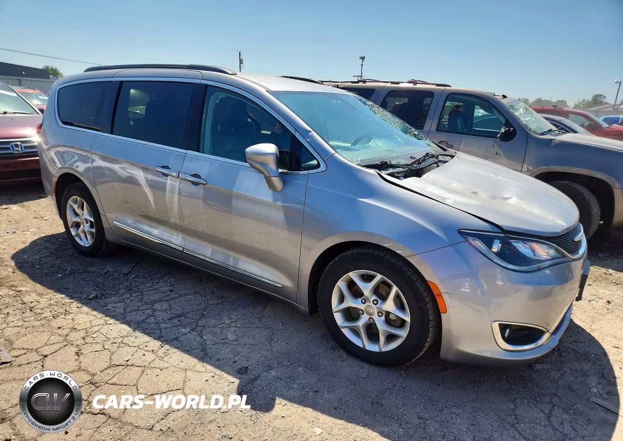 2017 Chrysler Pacifica Touring L VIN:2C4RC1BG9HR810145 - 4