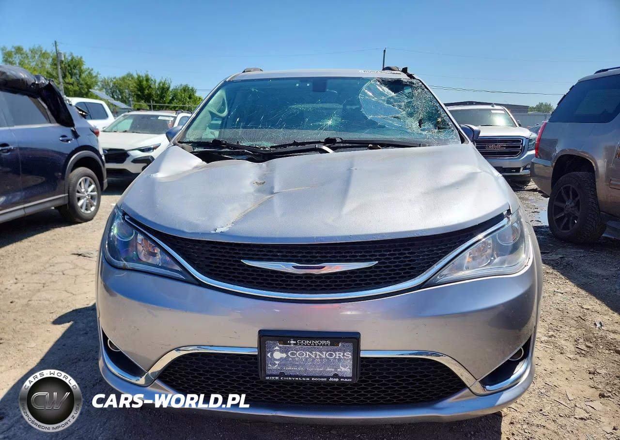 2017 Chrysler Pacifica Touring L VIN:2C4RC1BG9HR810145 - 5