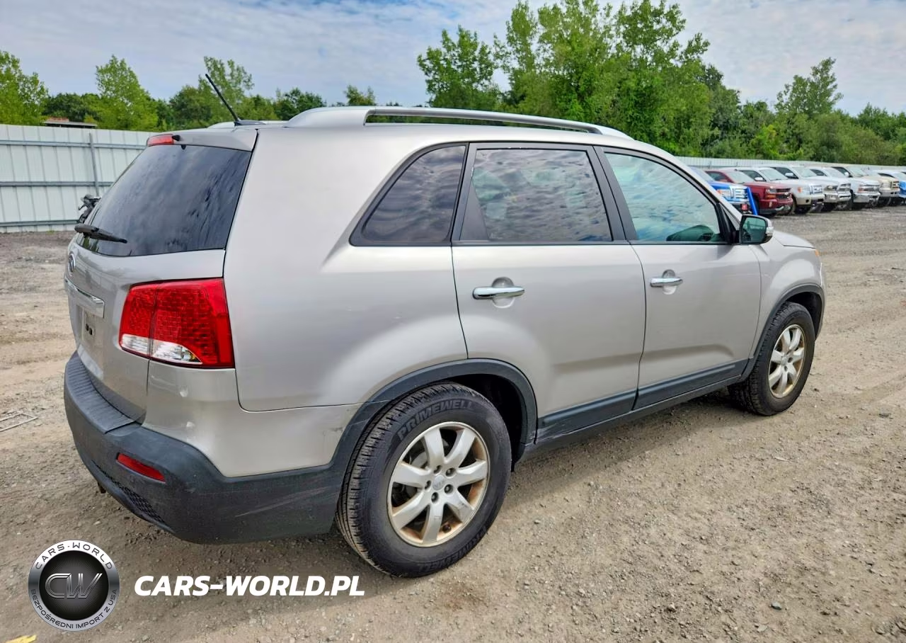 2013 Kia Sorento Lx VIN:5XYKT4A69DG382040 - 3