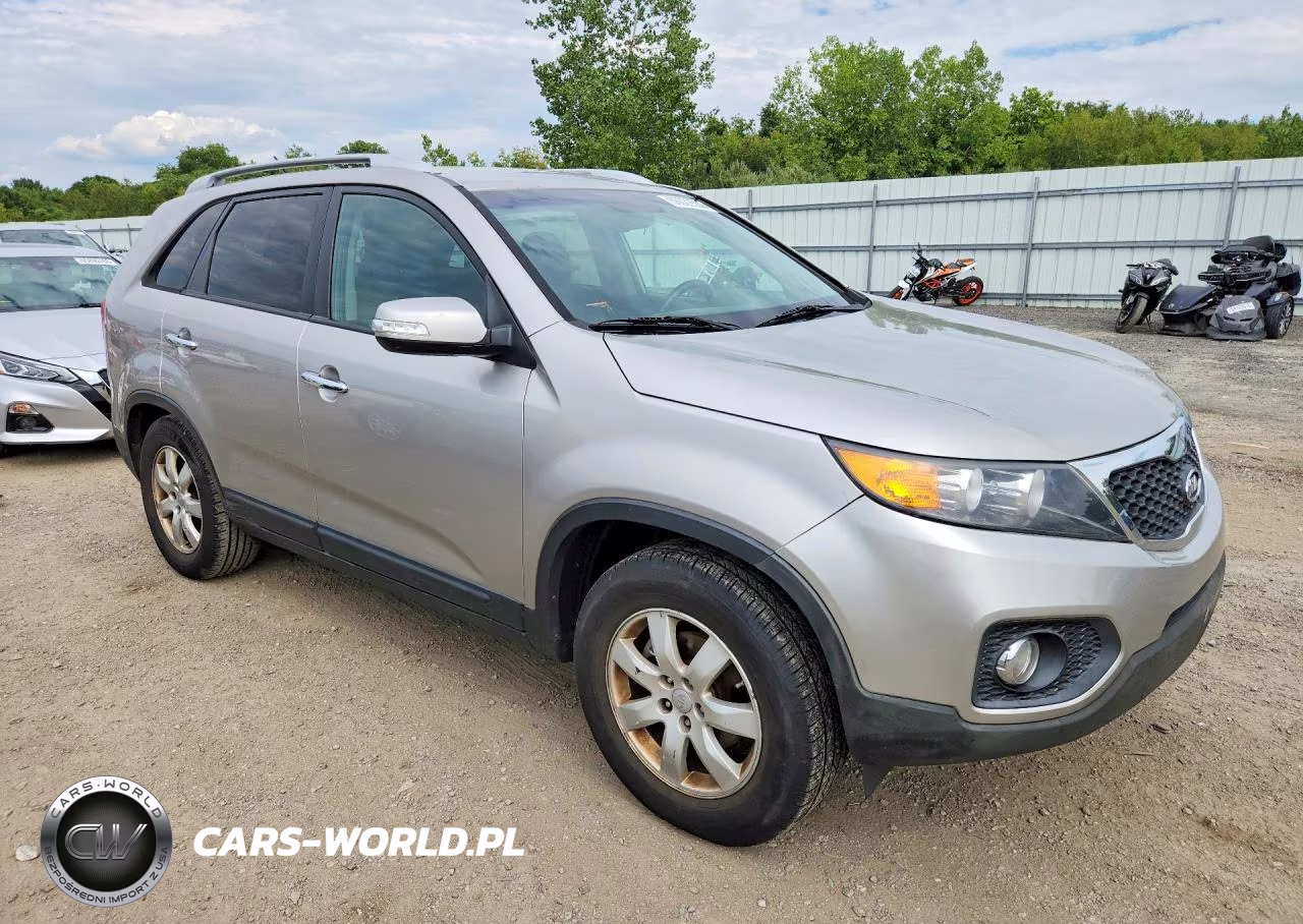 2013 Kia Sorento Lx VIN:5XYKT4A69DG382040 - 4