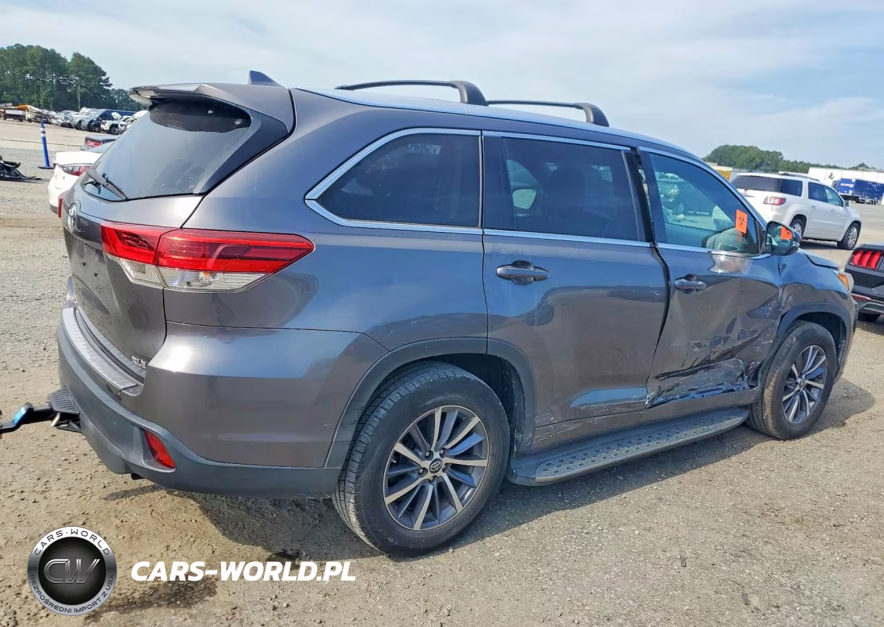 2017 Toyota Highlander Xle VIN:5TDKZRFH2HS519091 - 3