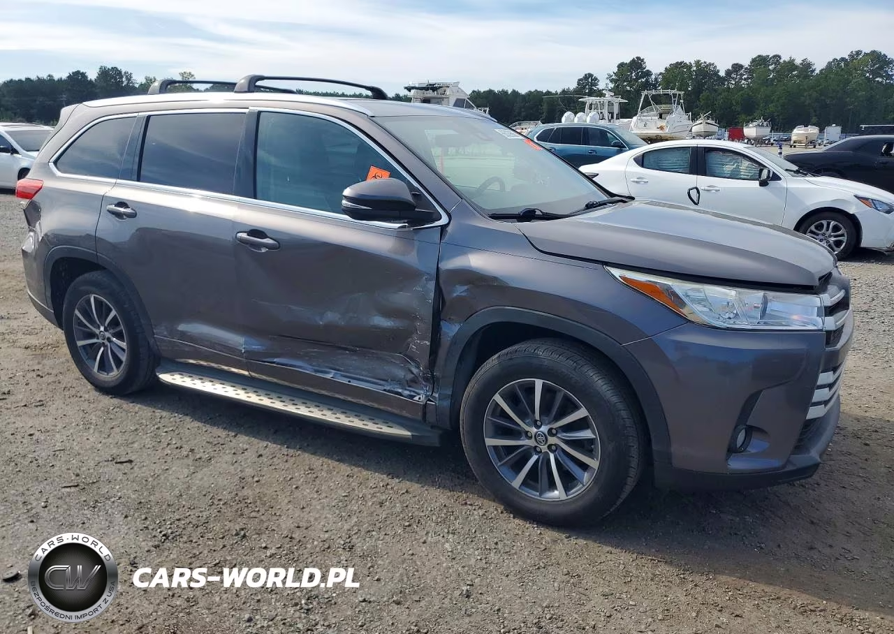 2017 Toyota Highlander Xle VIN:5TDKZRFH2HS519091 - 4