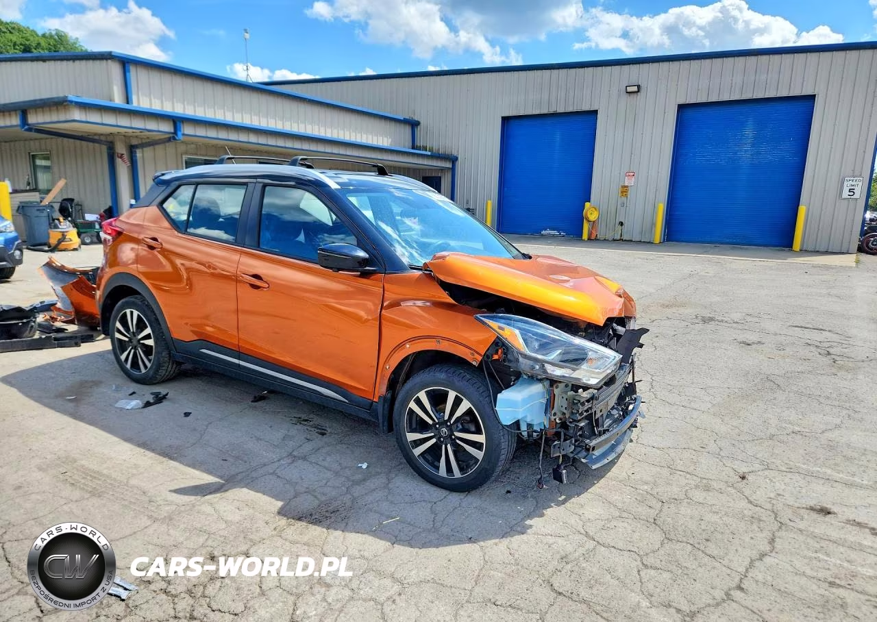 2019 Nissan Kicks Sr VIN:3N1CP5CU5KL524872 - 4