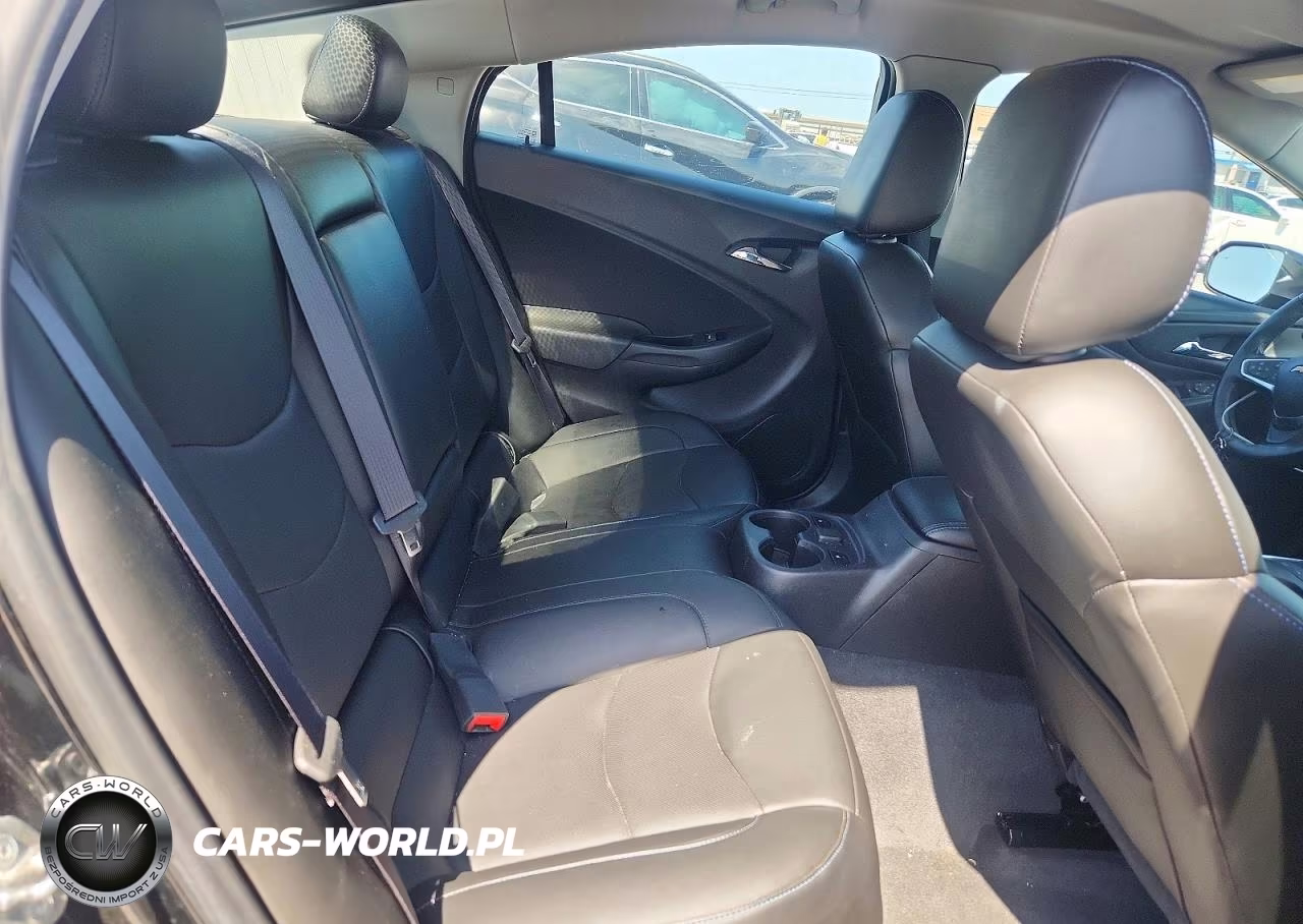 2018 Chevrolet Volt Premier VIN:1G1RB6S50JU154112 - 10