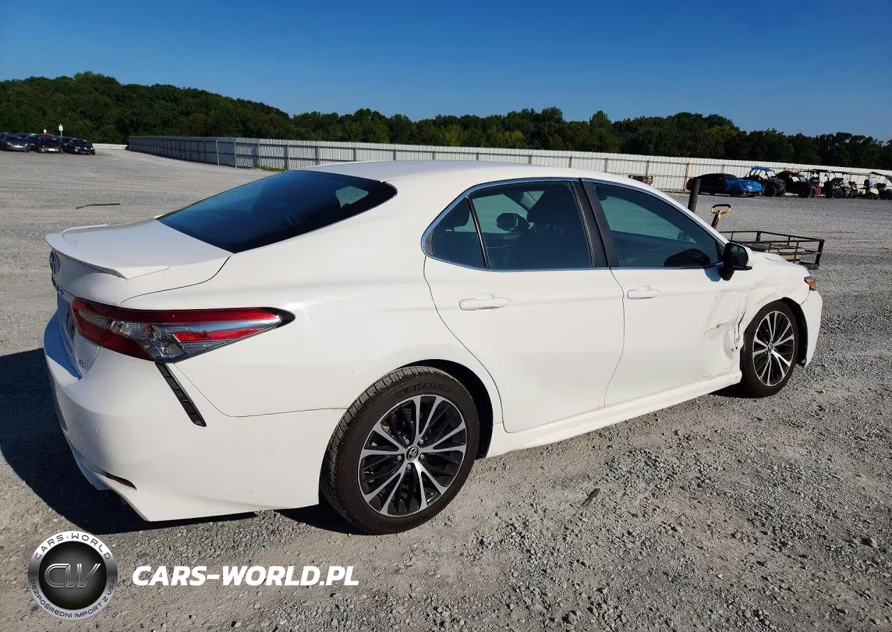 2018 Toyota Camry Se VIN:4T1B11HK2JU072888 - 3