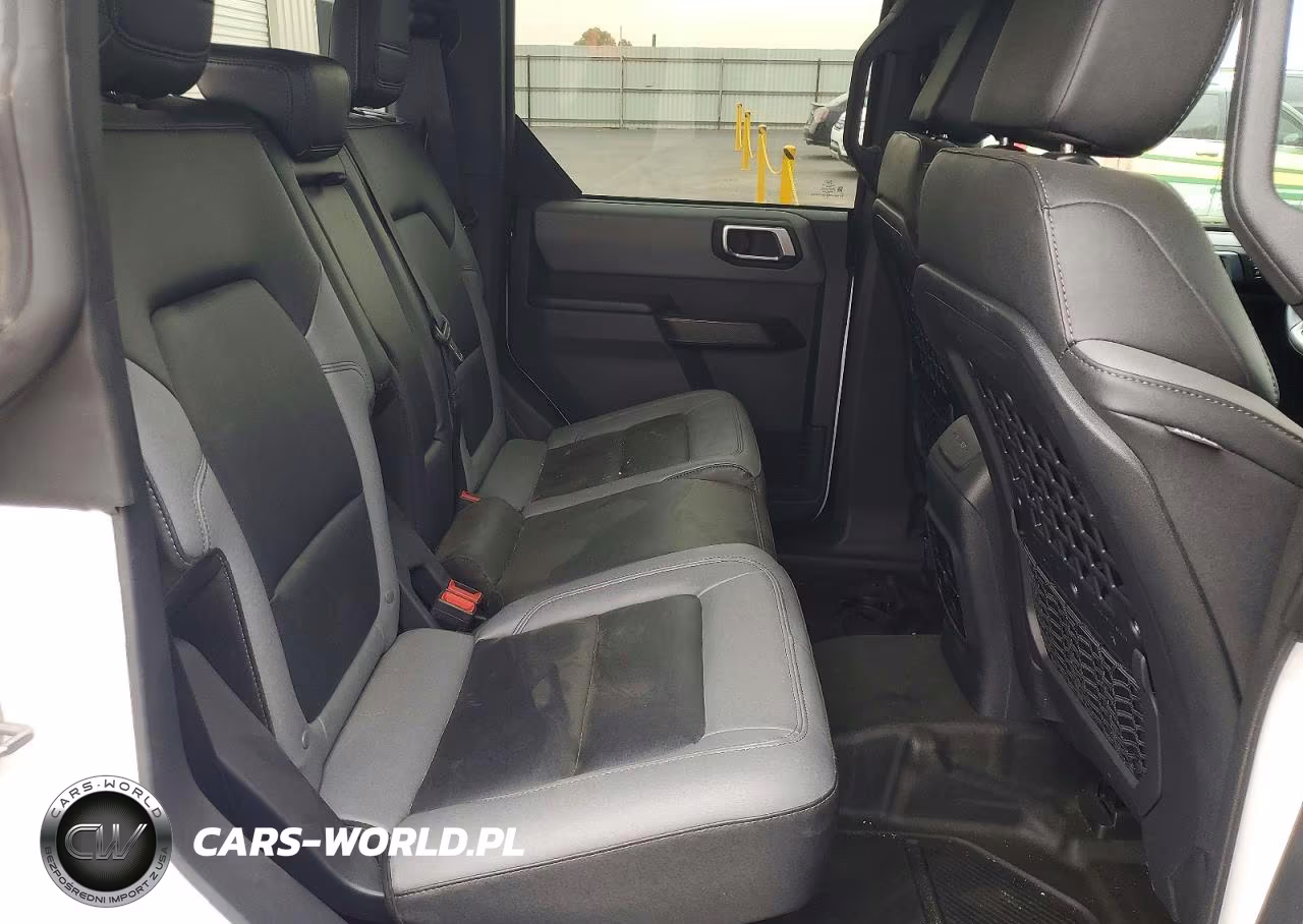 2024 Ford Bronco Black Diamond VIN:1FMEE1BP7RLB49813 - 11