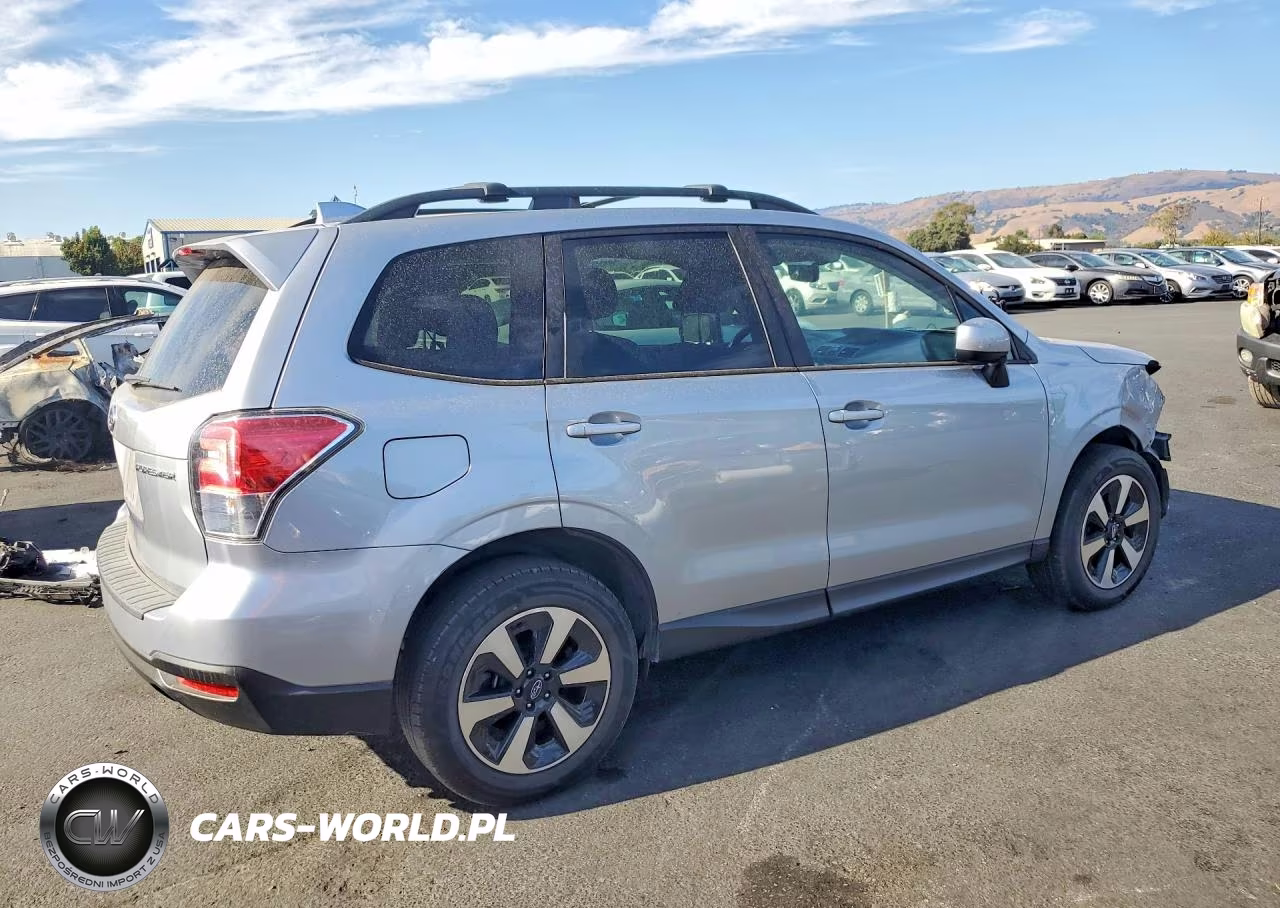 2018 Subaru Forester 2.5I Premium VIN:JF2SJAGCXJH614621 - 3