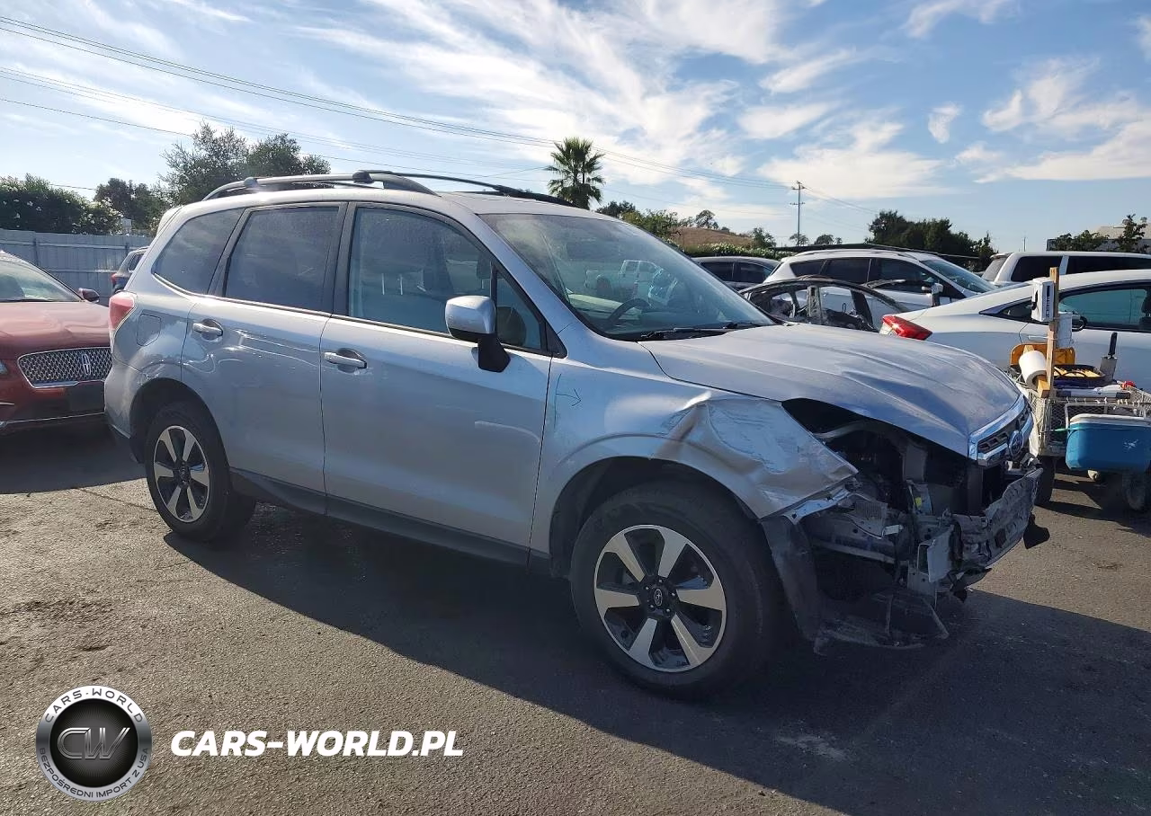 2018 Subaru Forester 2.5I Premium VIN:JF2SJAGCXJH614621 - 4