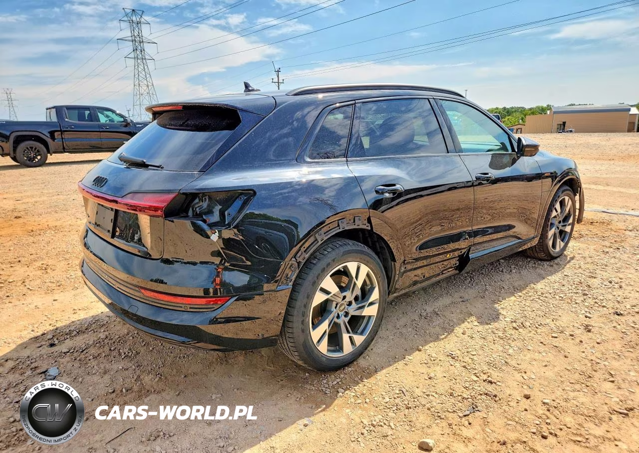 2022 Audi E-Tron Premium VIN:WA1AAAGE5NB045966 - 3