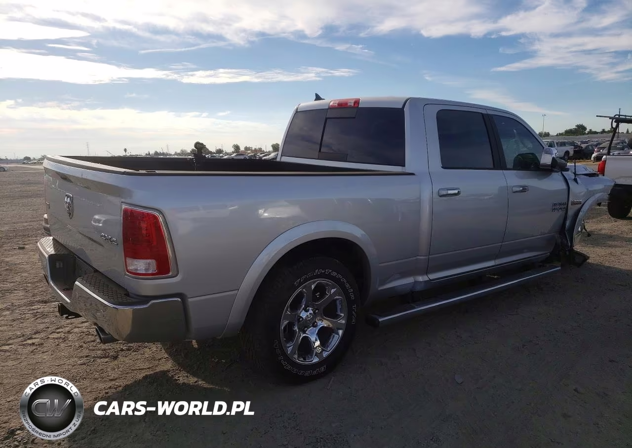 2017 Ram 1500 Laramie VIN:1C6RR7VT1HS844581 - 3