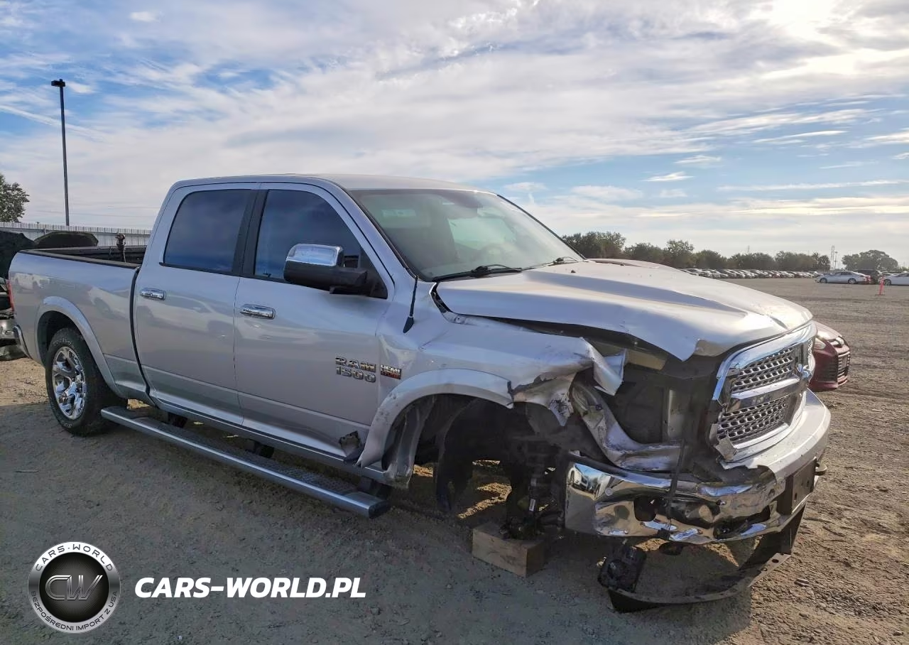 2017 Ram 1500 Laramie VIN:1C6RR7VT1HS844581 - 4