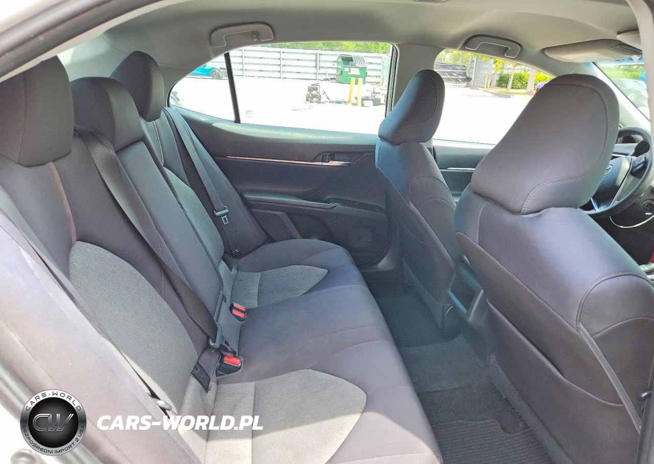 2018 Toyota Camry L VIN:4T1B11HK9JU047583 - 10