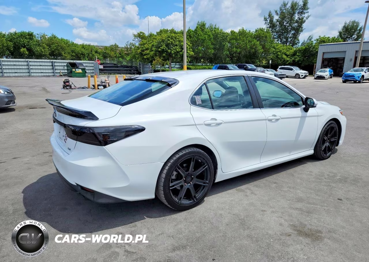 2018 Toyota Camry L VIN:4T1B11HK9JU047583 - 3