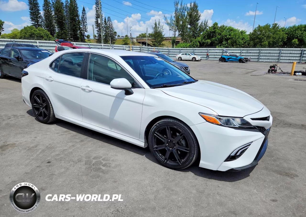 2018 Toyota Camry L VIN:4T1B11HK9JU047583 - 4