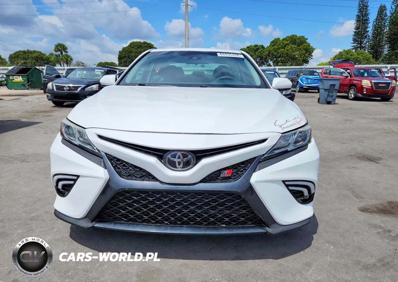 2018 Toyota Camry L VIN:4T1B11HK9JU047583 - 5
