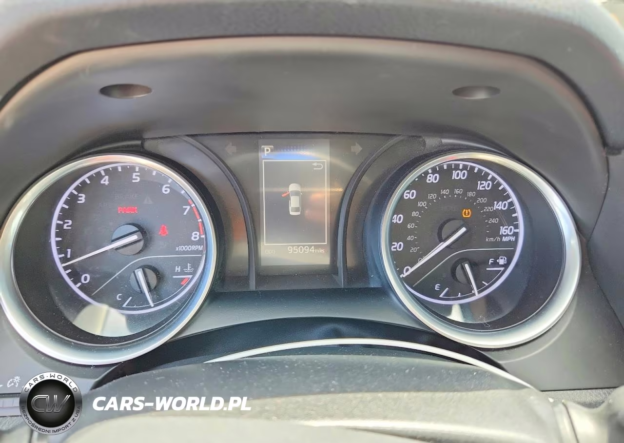 2018 Toyota Camry L VIN:4T1B11HK9JU047583 - 9