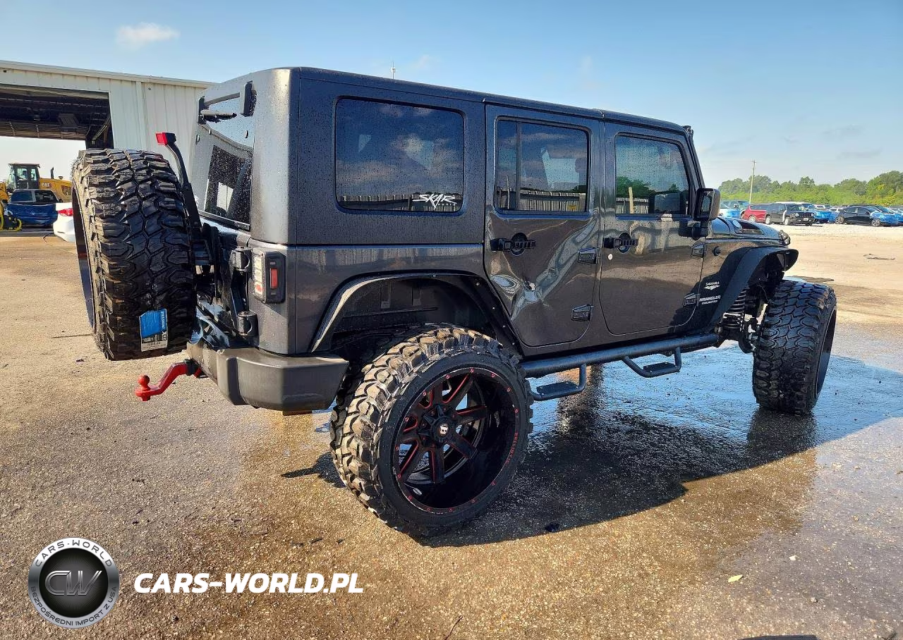2010 Jeep Wrangler Unlimited Sahara VIN:1J4BA5H12AL144157 - 3