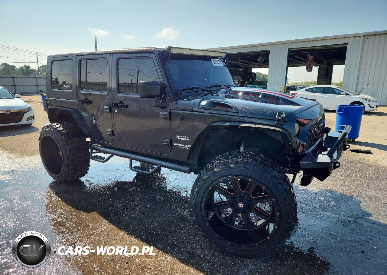 2010 Jeep Wrangler Unlimited Sahara VIN:1J4BA5H12AL144157 - 4