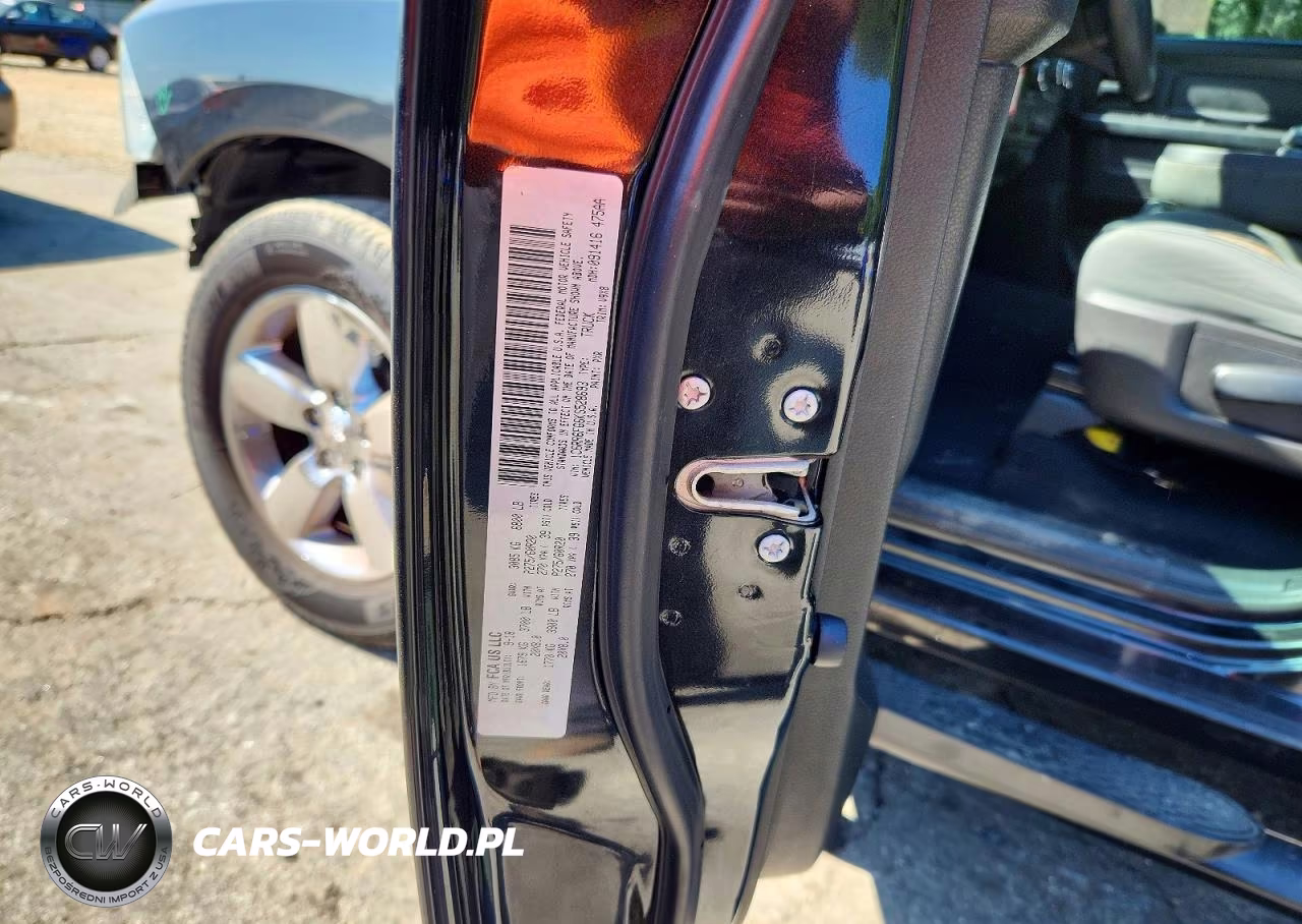 2019 Ram 1500 Classic Tradesman VIN:1C6RR6FG6KS528693 - 12
