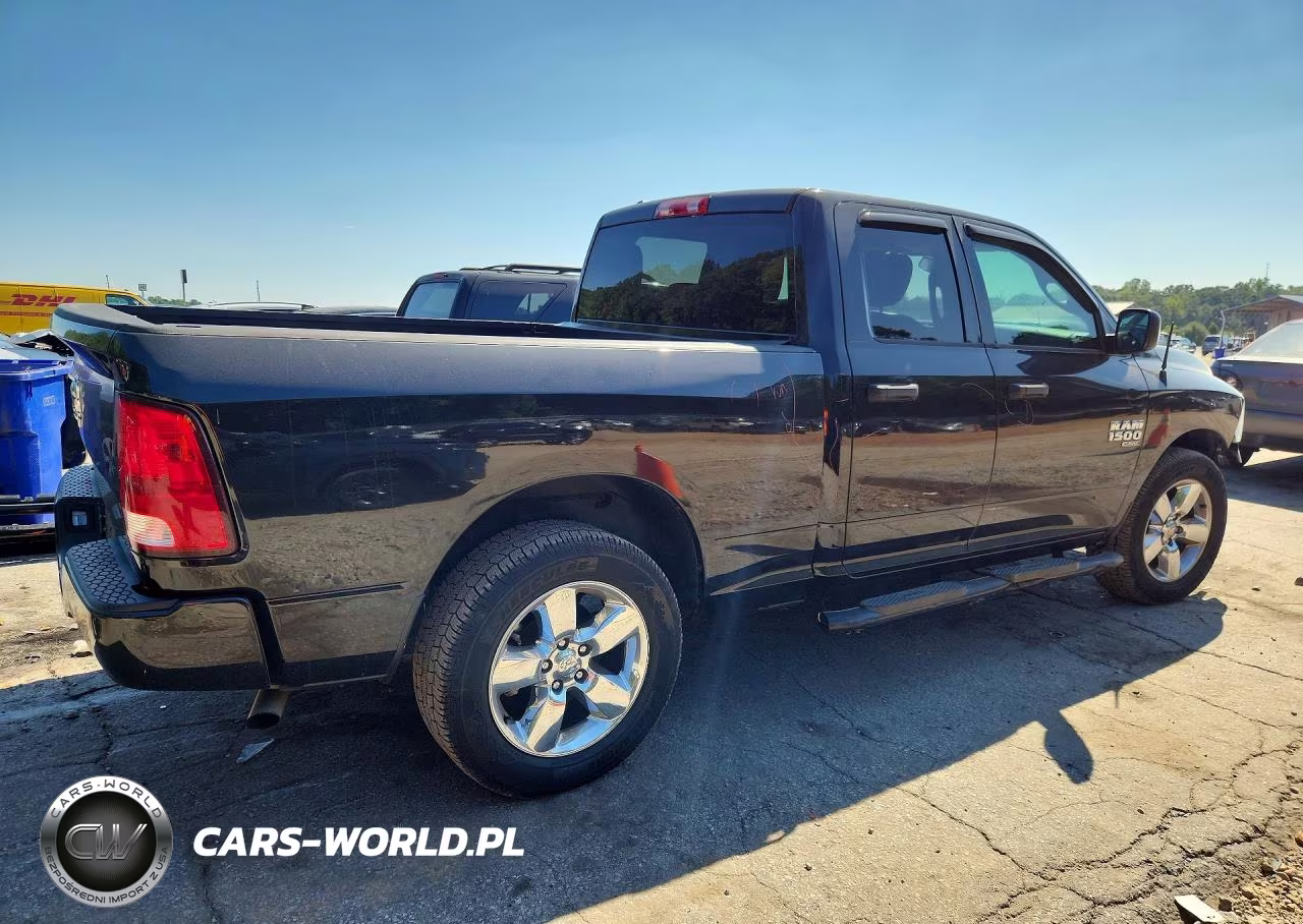 2019 Ram 1500 Classic Tradesman VIN:1C6RR6FG6KS528693 - 3