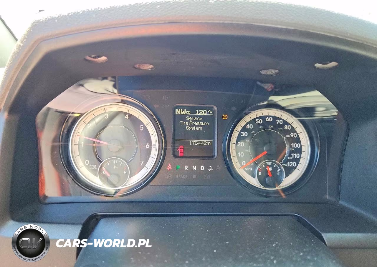 2019 Ram 1500 Classic Tradesman VIN:1C6RR6FG6KS528693 - 9
