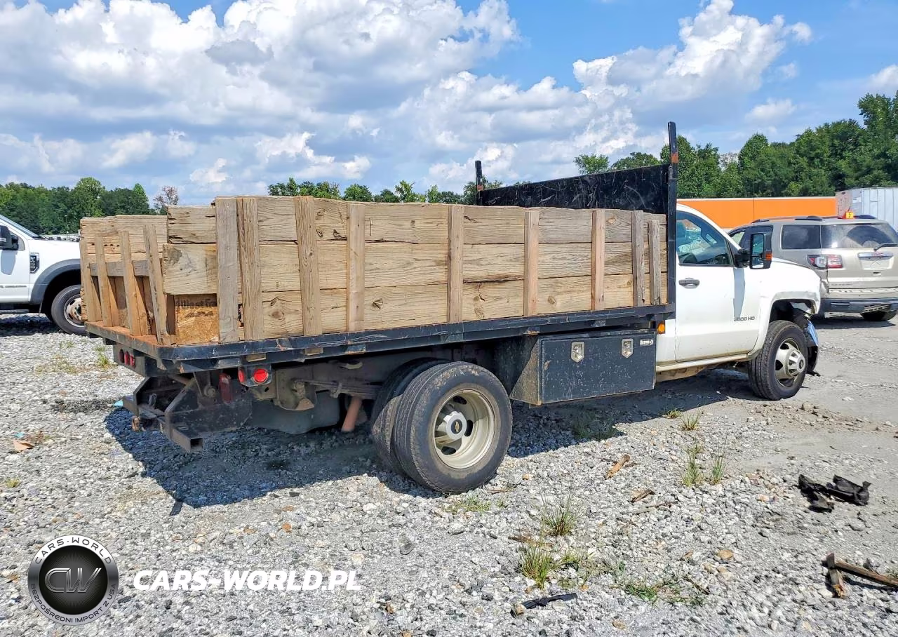 2015 Chevrolet Silverado K3500 VIN:1GB3KYCG8FF558784 - 3