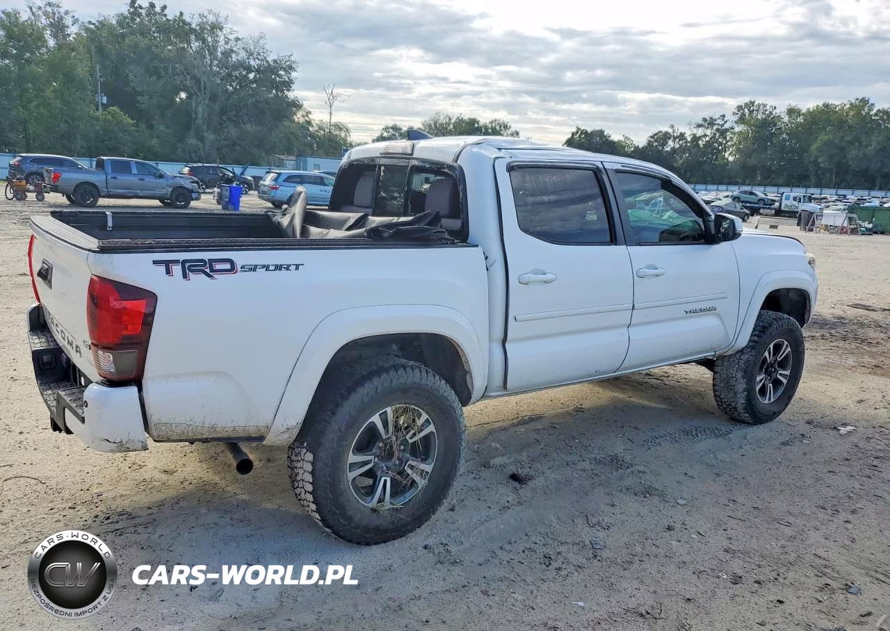 2018 Toyota Tacoma Trd Sport VIN:3TMAZ5CN7JM077381 - 3