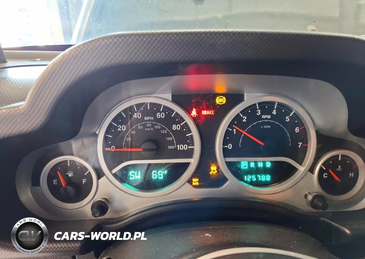 2010 Jeep Wrangler Unlimited Sport VIN:1J4BA3H11AL145806 - 9