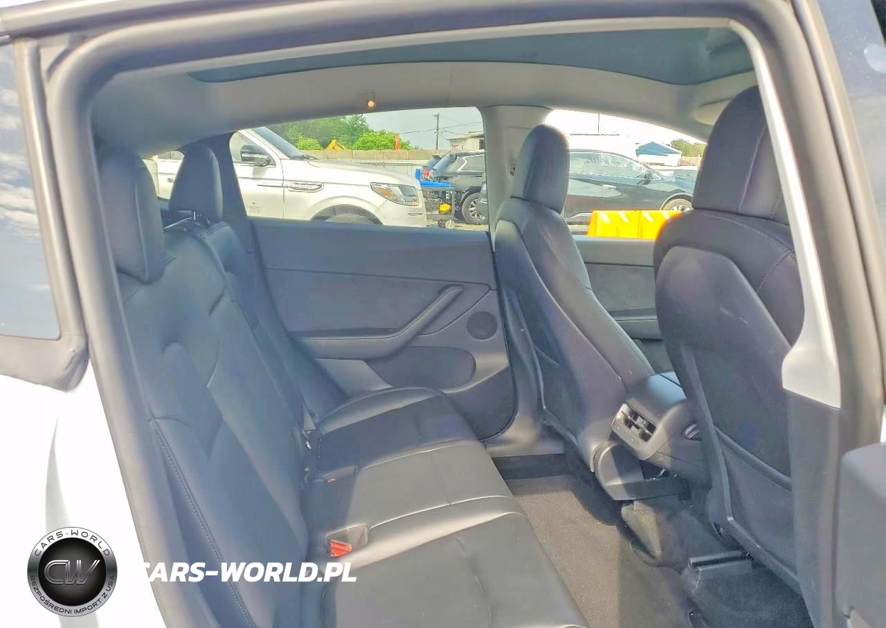 2022 Tesla Model Y VIN:7SAYGDEE6NF486304 - 10