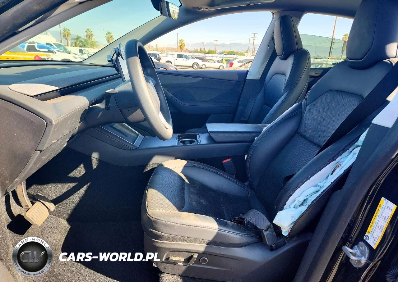 2026 Tesla Model Y VIN:7SAYGDED5TF516736 - 7