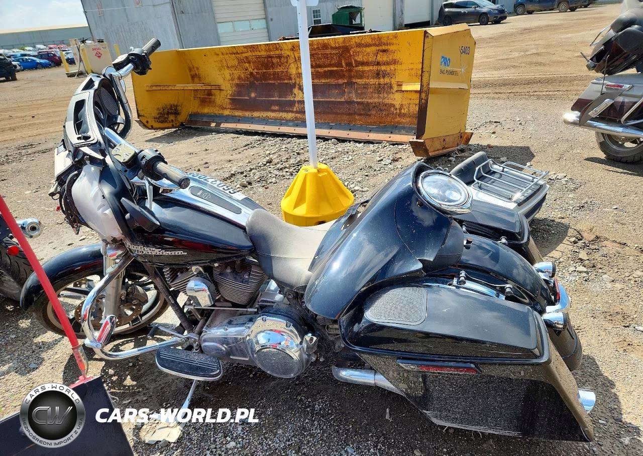 2016 Harley-Davidson Flhx Street Glide VIN:1HD1KBM13GB664979 - 3
