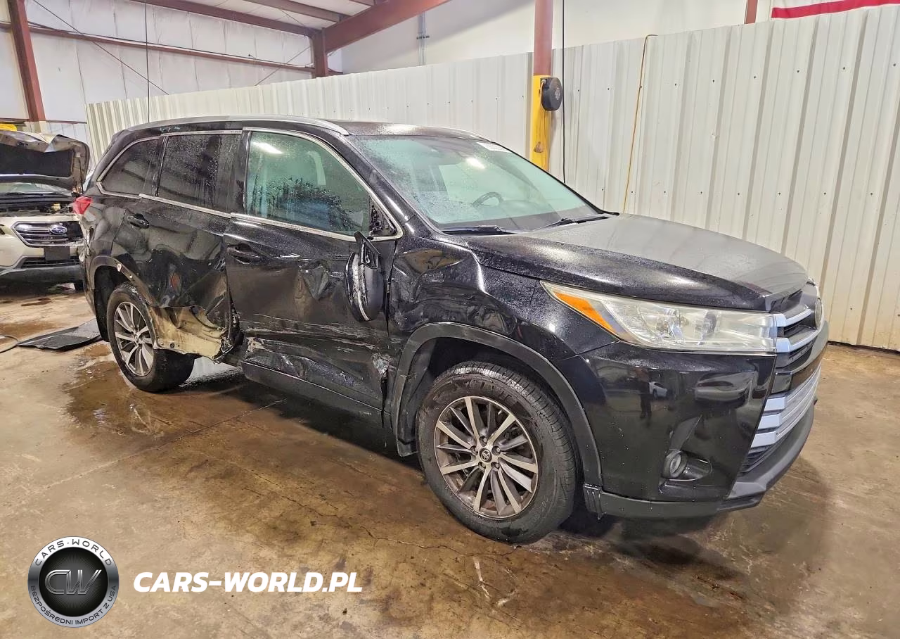 2018 Toyota Highlander Xle VIN:5TDJZRFH5JS884530 - 4