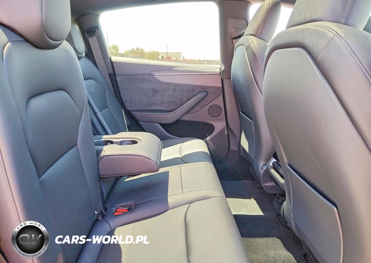 2026 Tesla Model Y VIN:7SAYGDEE8TF677106 - 10