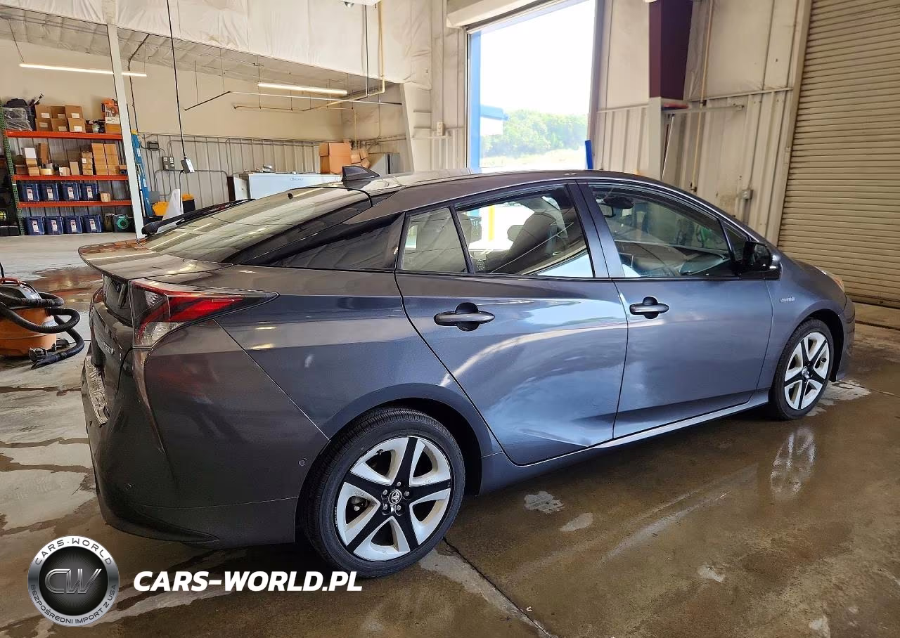 2017 Toyota Prius Four Touring VIN:JTDKARFU8H3540856 - 3