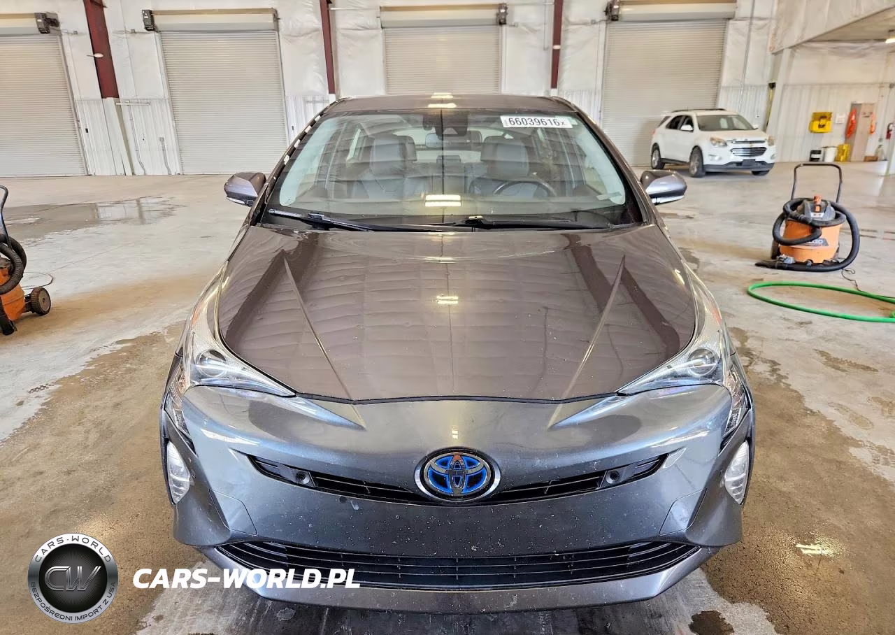 2017 Toyota Prius Four Touring VIN:JTDKARFU8H3540856 - 5