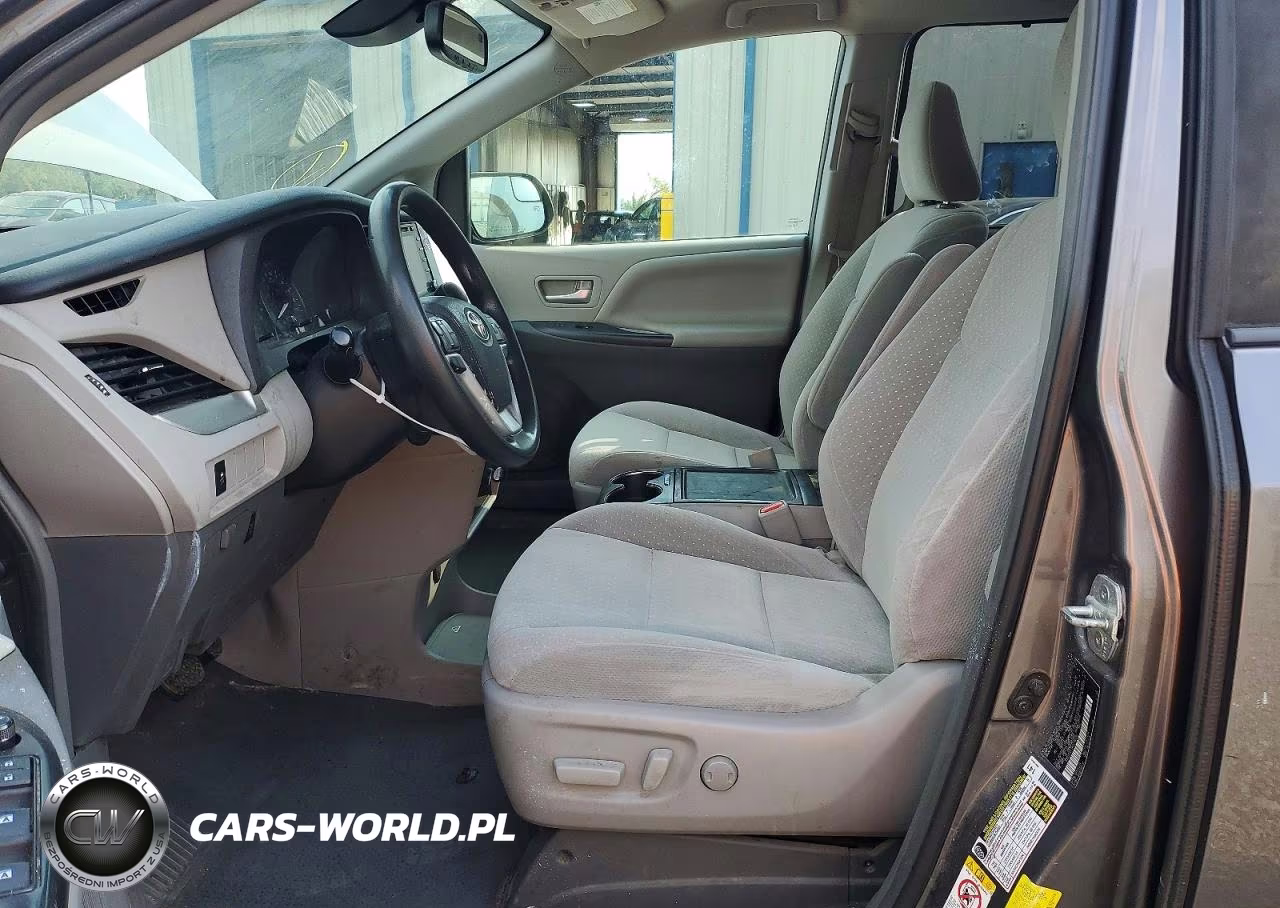 2019 Toyota Sienna Le VIN:5TDJZ3DC5KS218130 - 7