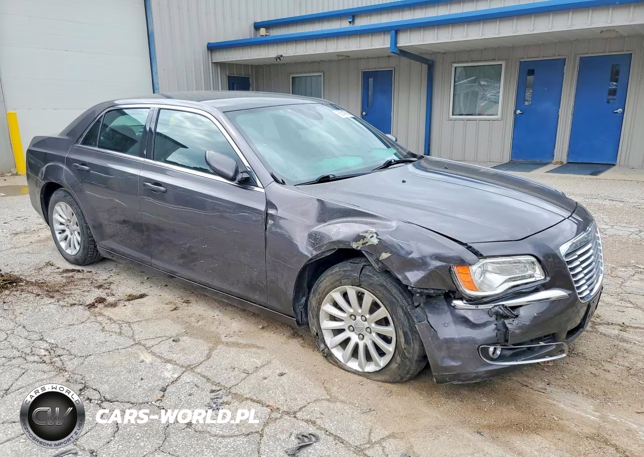 2014 Chrysler 300 VIN:2C3CCAAG9EH207595 - 4