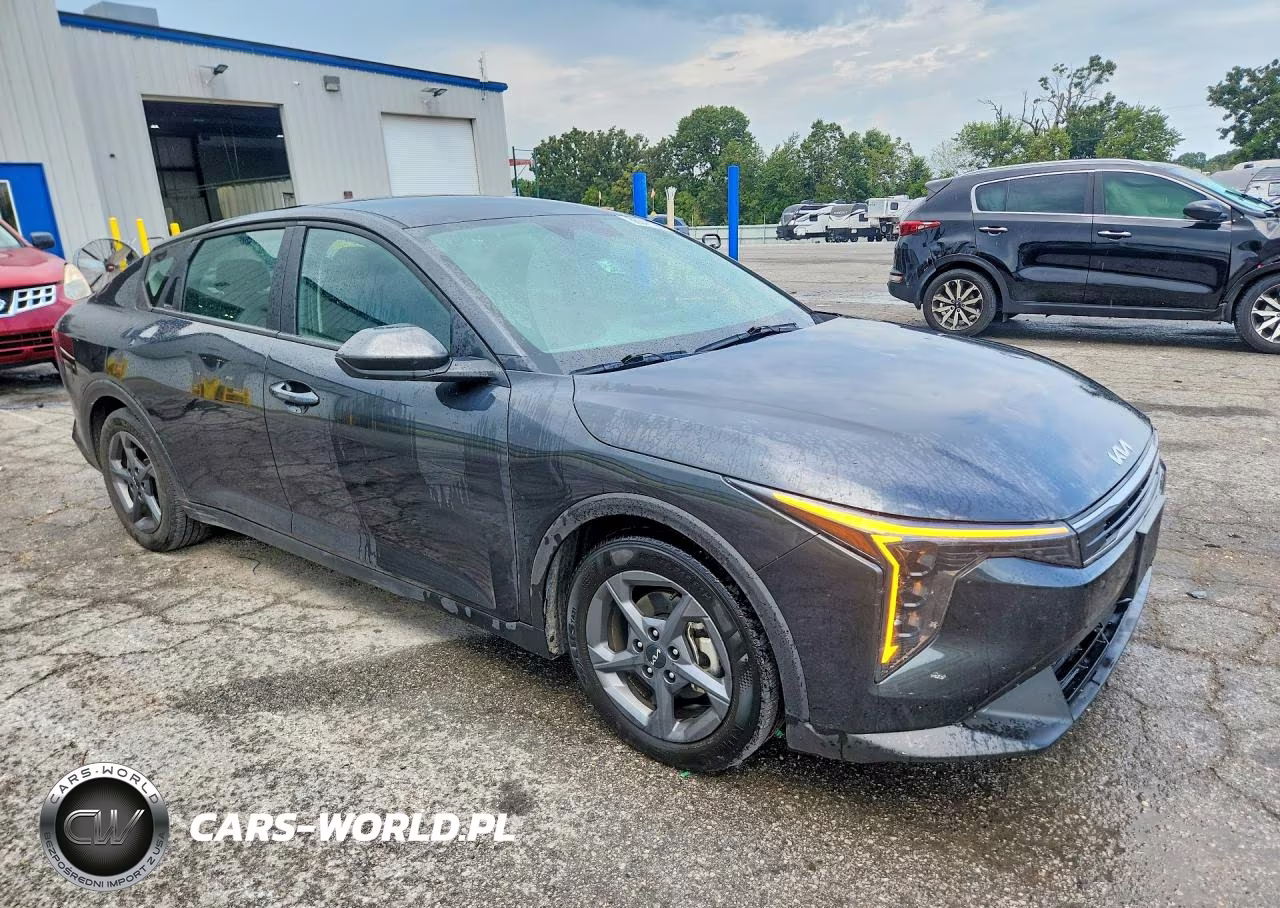 2025 Kia K4 Lxs VIN:3KPFT4DE7SE015572 - 4