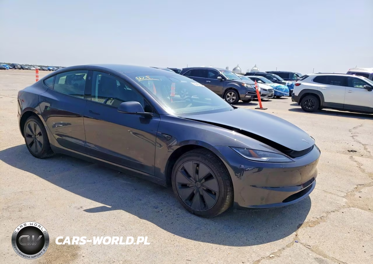 2025 Tesla Model 3 VIN:5YJ3E1EA5SF933113 - 4