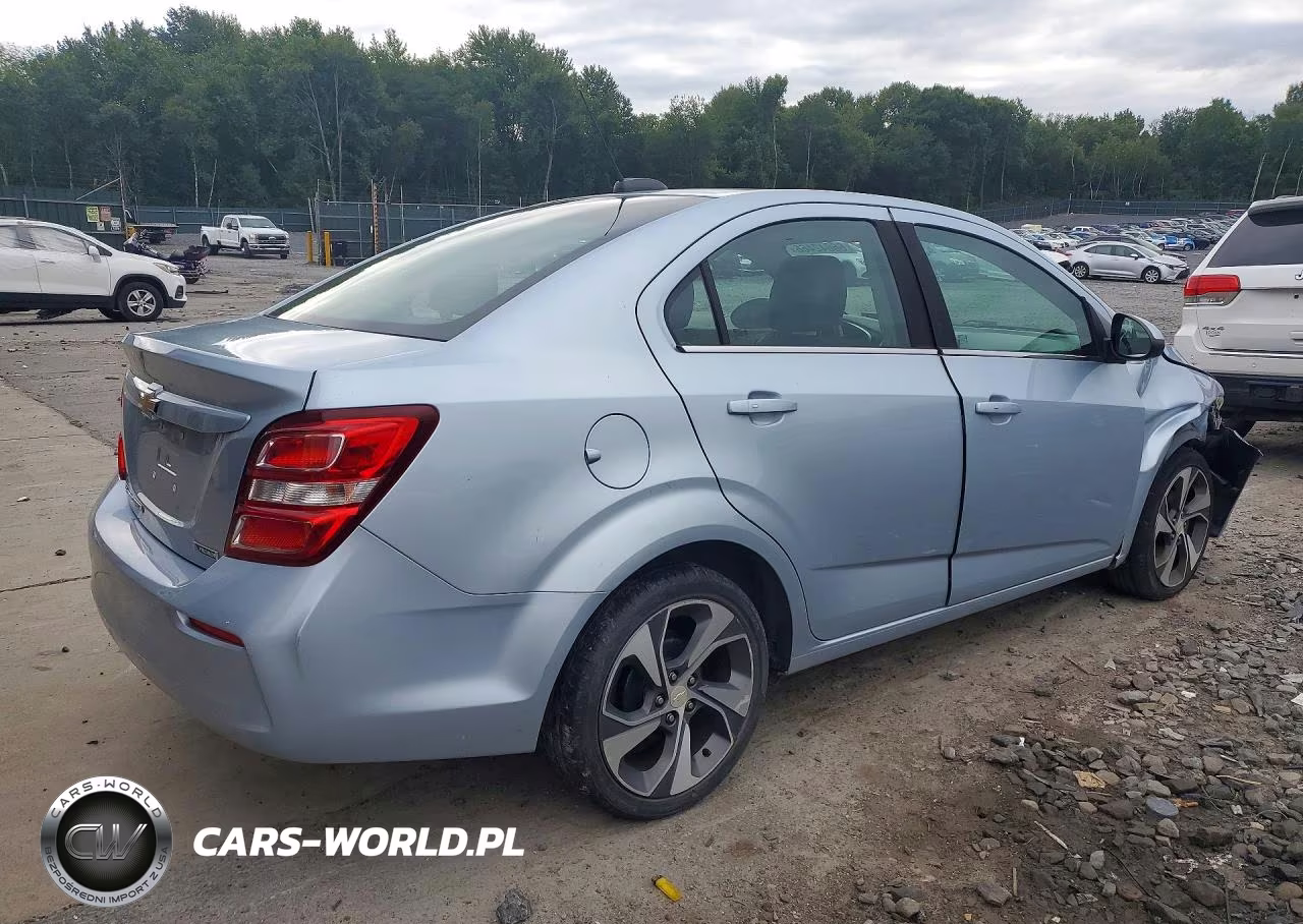 2018 Chevrolet Sonic Premier VIN:1G1JF5SB7J4106124 - 3