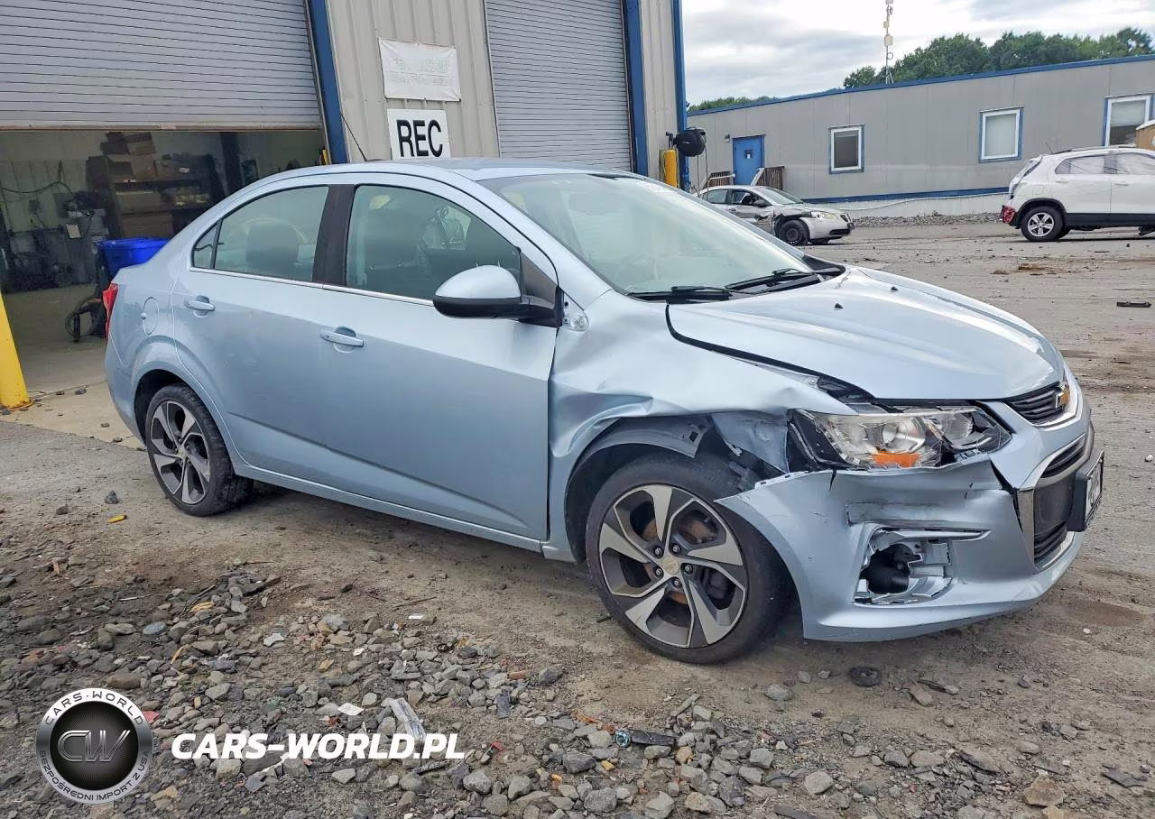 2018 Chevrolet Sonic Premier VIN:1G1JF5SB7J4106124 - 4